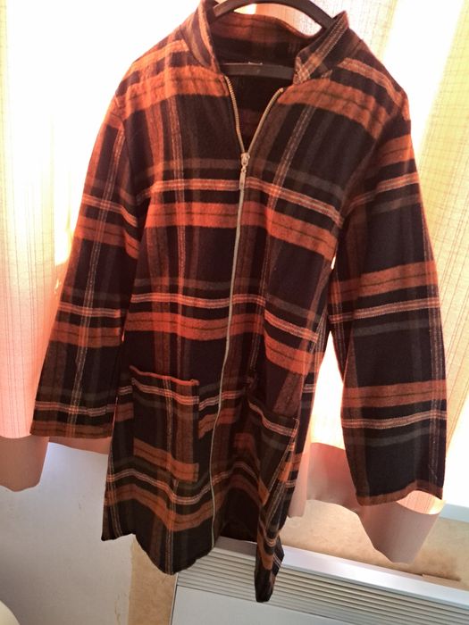 Дълго палтенце с цип.Много елегантно.