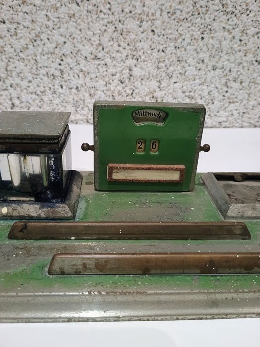 Мастилница с календар