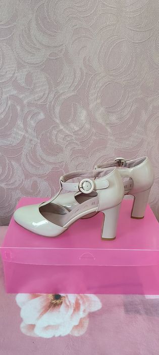 Женские туфли молочного цвета