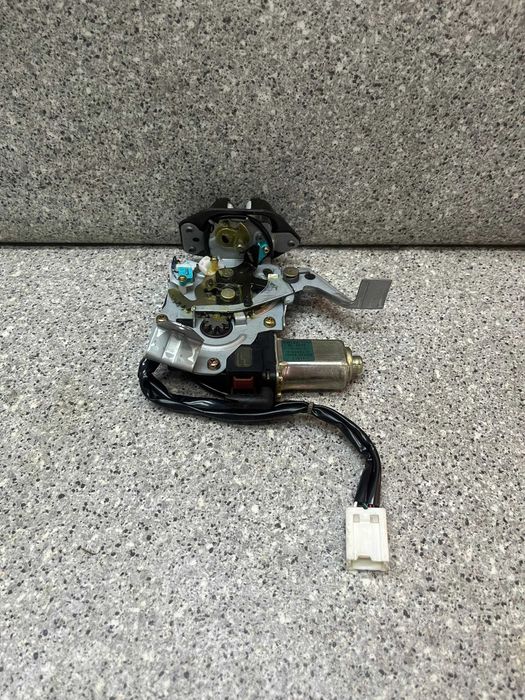 Замок багажника на Ниссан Эльгранд Е50/Е51/Е52