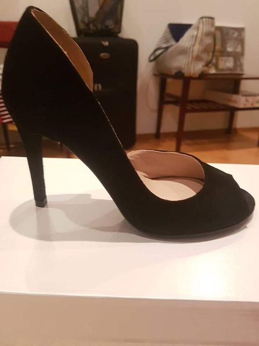 Vând sandale din piele nr 35