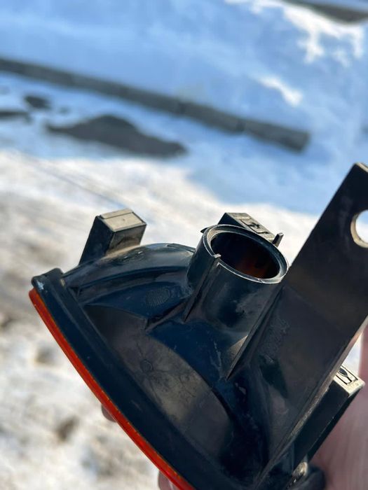 Продам оригинальные привозные поворотники на E34