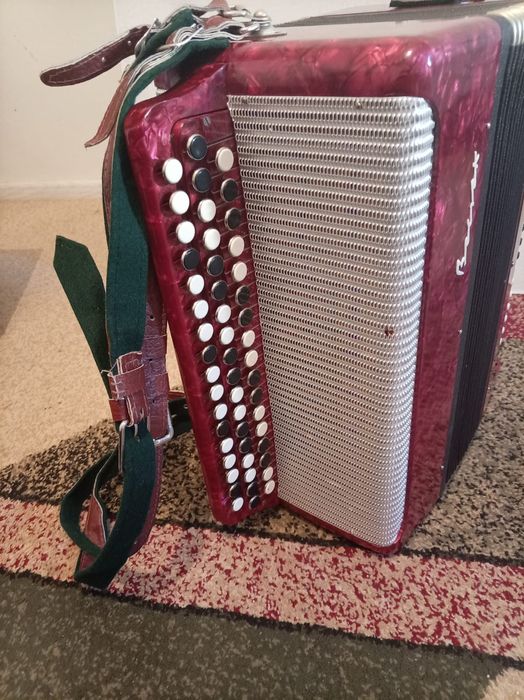 Баян сатылады новый