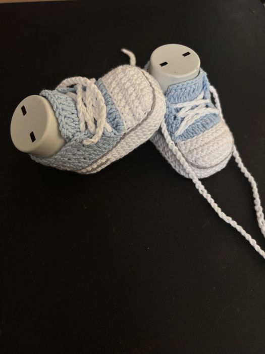 Ръчно изработени / плетени бебешки кецове