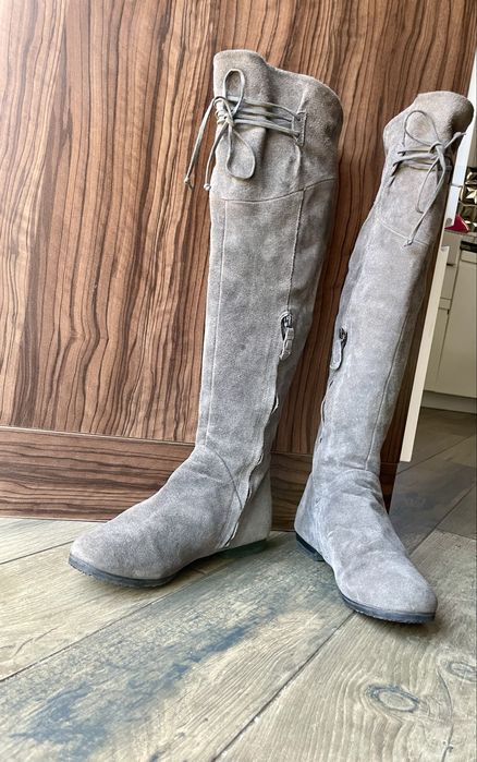Велурени ботуши с връзки над коляното