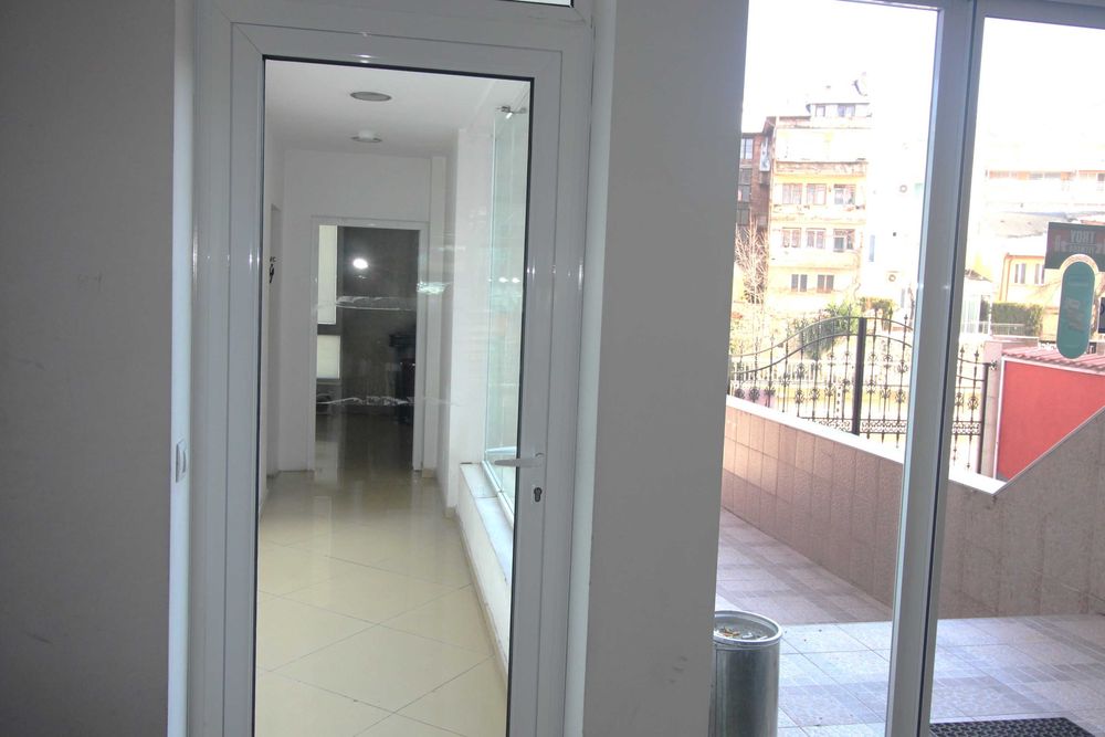 Дава се под наем Магазин в Габрово, Център - 200 кв.м за 1020 € - Снимка #4