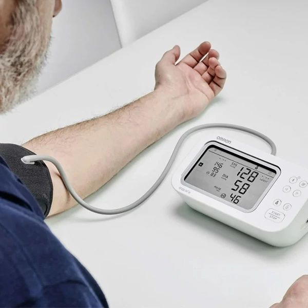 Тонометр Omron M6 Comfort Afib с оригинальным адаптером
