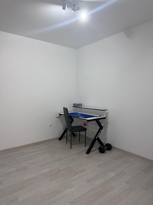închiriez apartament cu loc de parcare inclus în Avantgarden 3