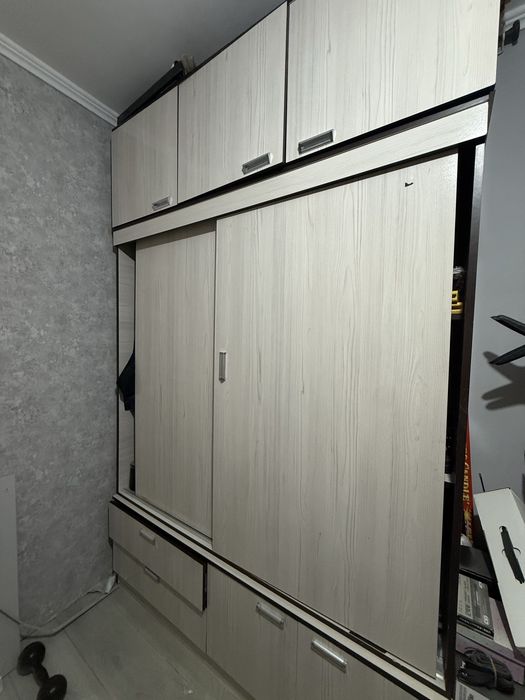 Срочно продам шкаф