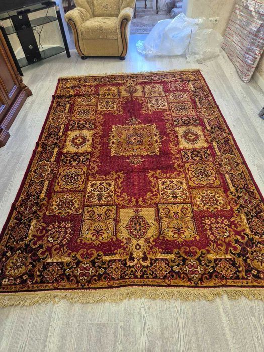 Ковёр Бельгия в отличном состоянии