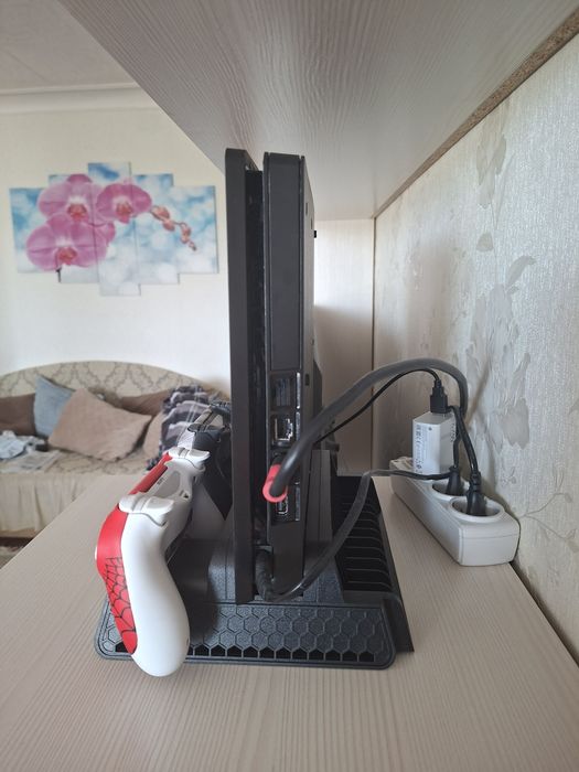 Продам PS4 Slim память 1 ТБ