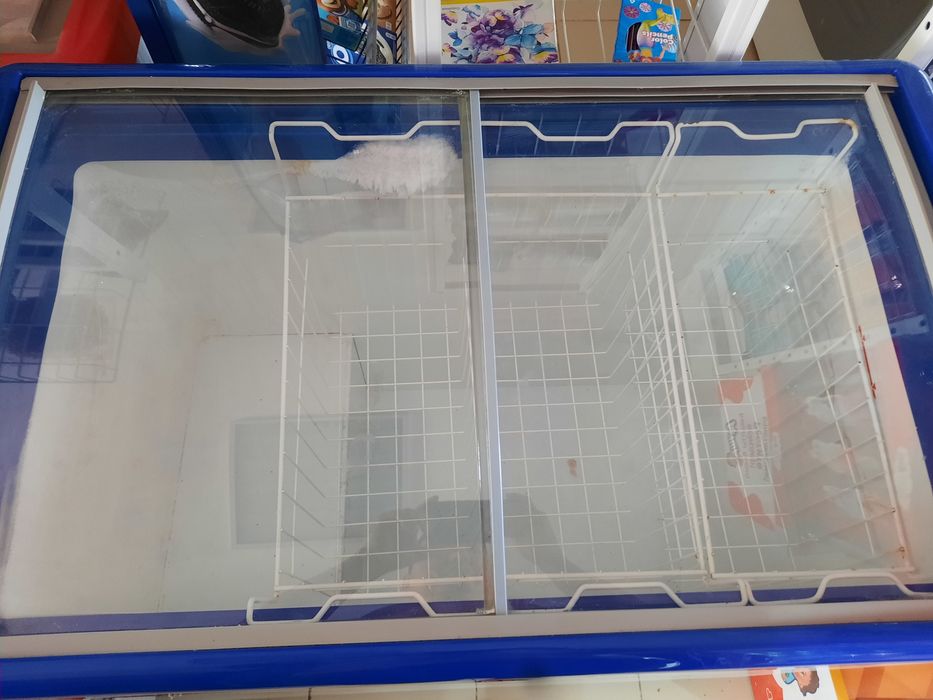 Продам морозильник для магазина,3сеток почти новый