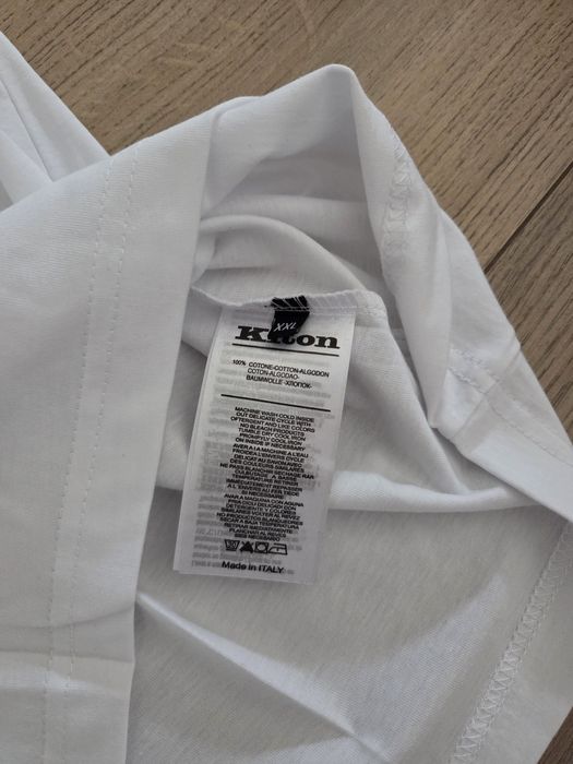 Tricou alb Kiton cu imprimeu brodat