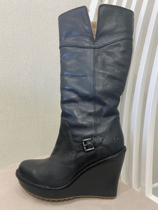 Продам зимние сапоги Ugg