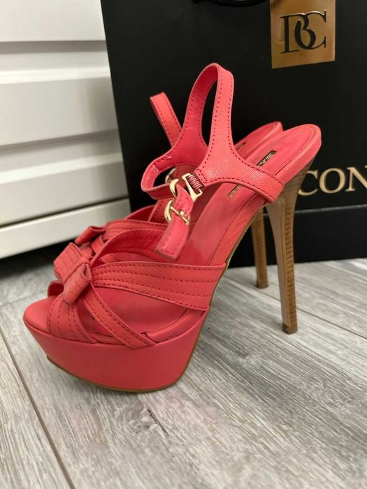 Продам новые босоножки