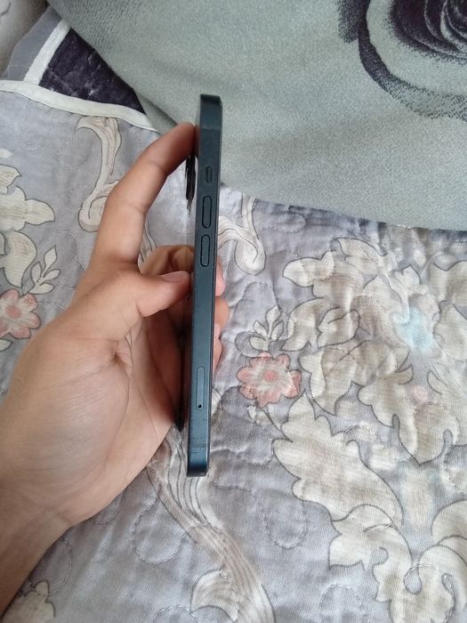 iphone 13 работает исправно