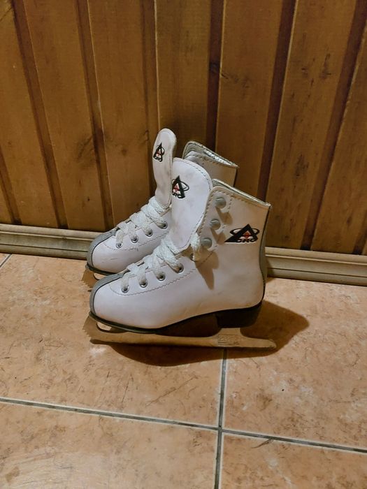 Продам коньки для девочек