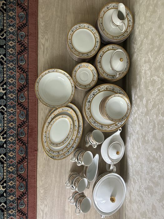 Продается чайно-столовый сервиз на 12 персон