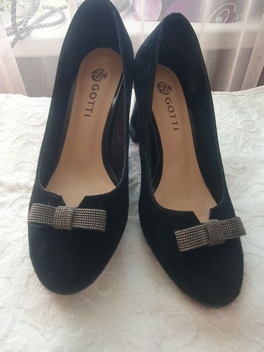 Продам женскую обувь