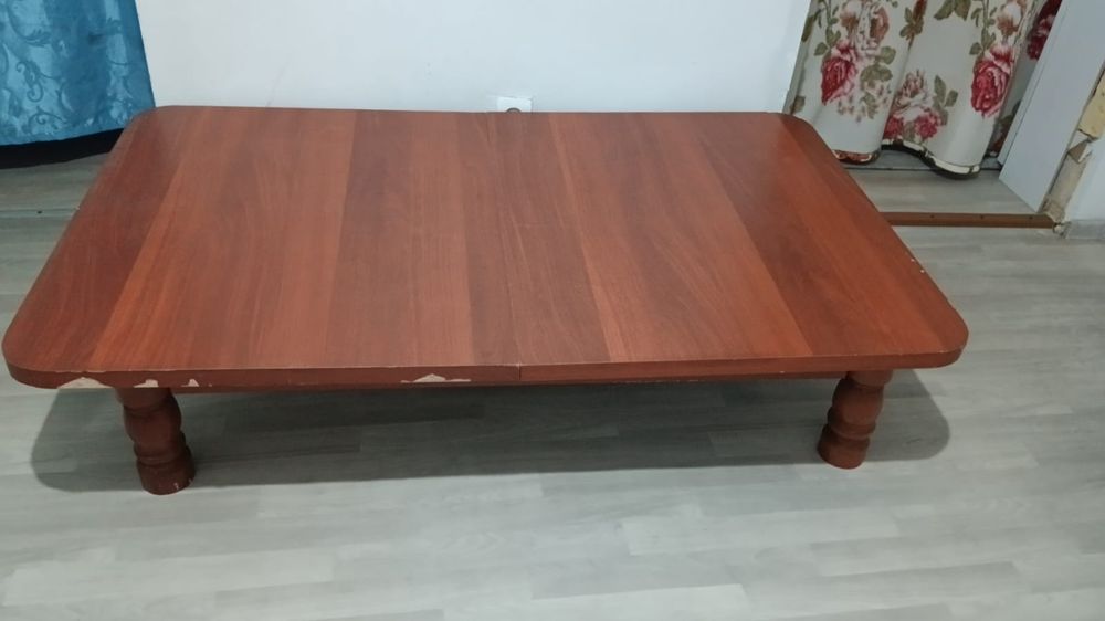 Стол большого размера