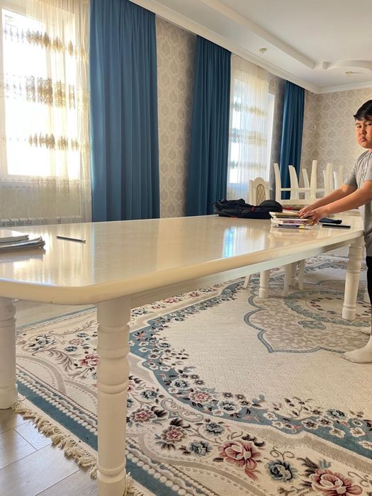 Стол для гостиной