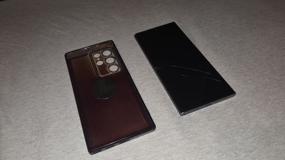 Vand Samsung Galaxy S23 Ultra
Capacitate: 256GB
Stare: folosit,