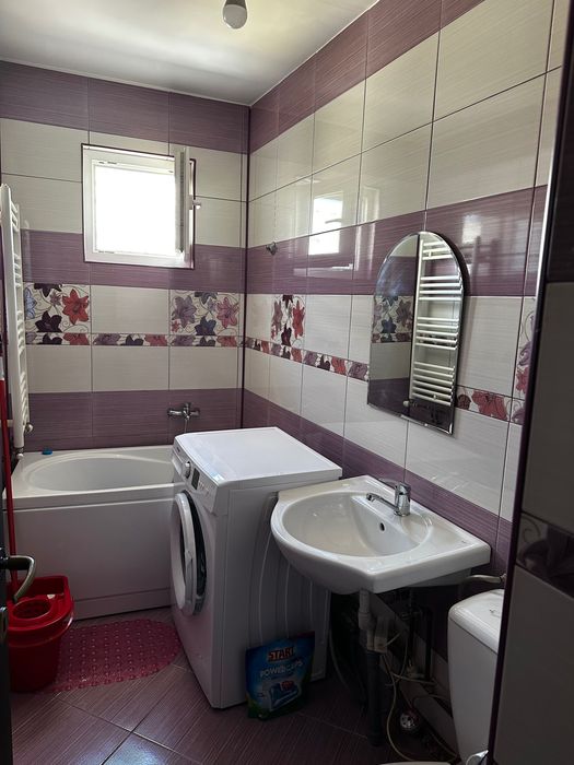 Inchiriez apartament