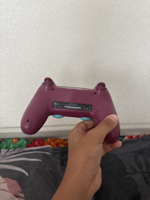 Продам геймпад от PS4 в хорошом состоянии