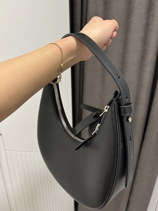 Кожаная сумка Charles & Keith