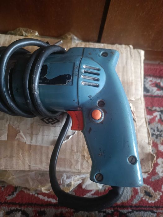 Бормашина за стомана и бетон.