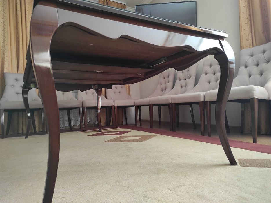 Стол со стульями в гостиную