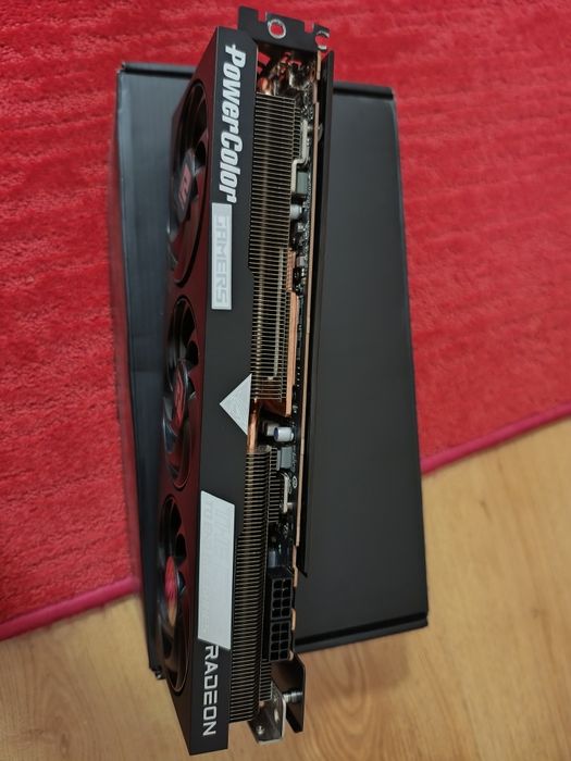 Vând placa video RX 7700 XT