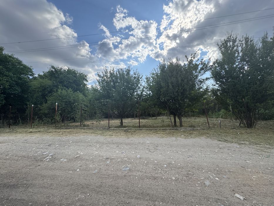 Продавам Парцел село Крайници