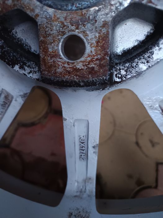 Vând jante magneziu cu cauciucuri 235/55/17