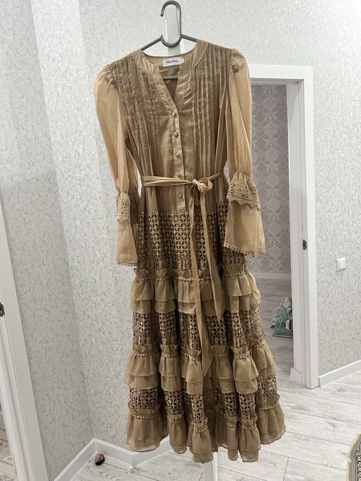 Көйлек сатылады.