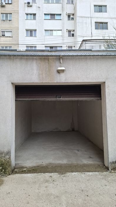 Inchiriez garaj/spatiu depozitare.