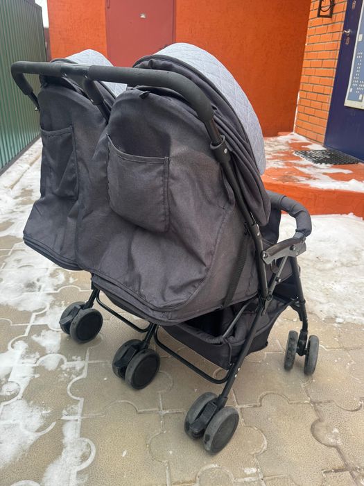 Продается двухместная коляска