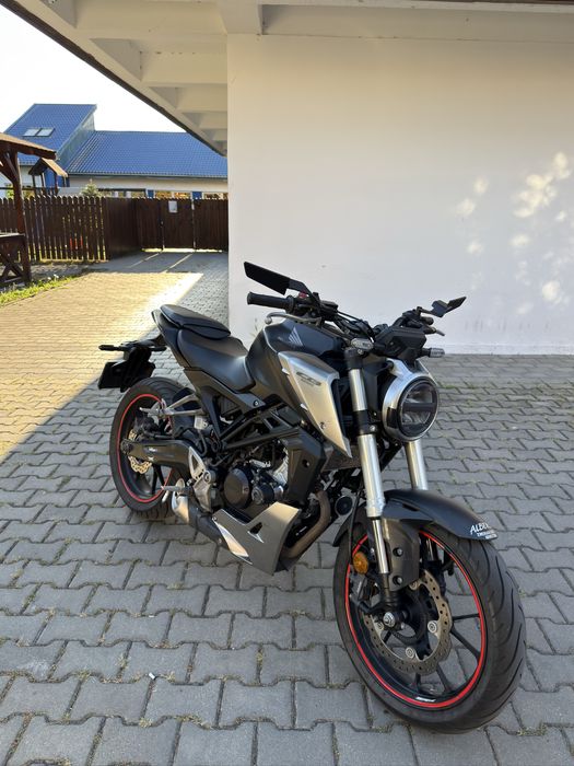 Motocicleta Honda CB125R A1