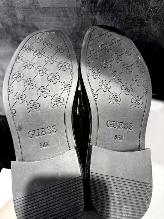 Продам новые лоферы Guess