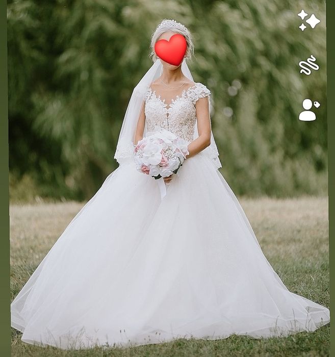 Vând rochie de mireasa + Voal lung brodat