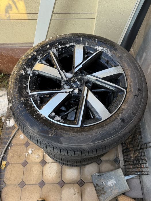 Продам диски с резиной 18 размер от byd song pro