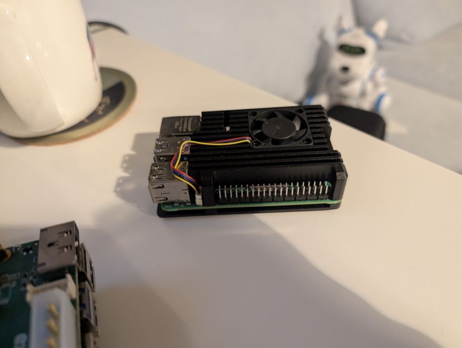 Продавам 2х raspberry pi 5 4GB модела, и много аксесоари