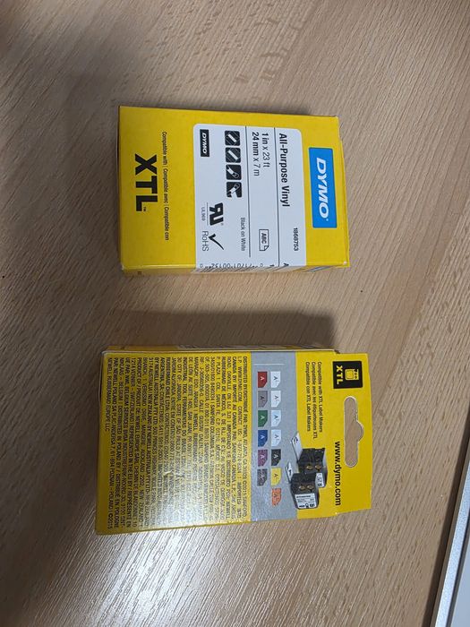 Etichete autoadezive, DYMO 1868753 XTL, vinil, 24mm x 7m, negru/alb