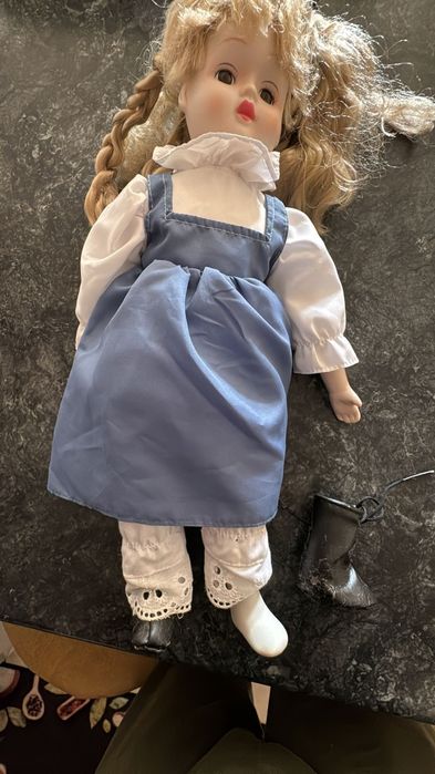 Păpușa din porțelan veche