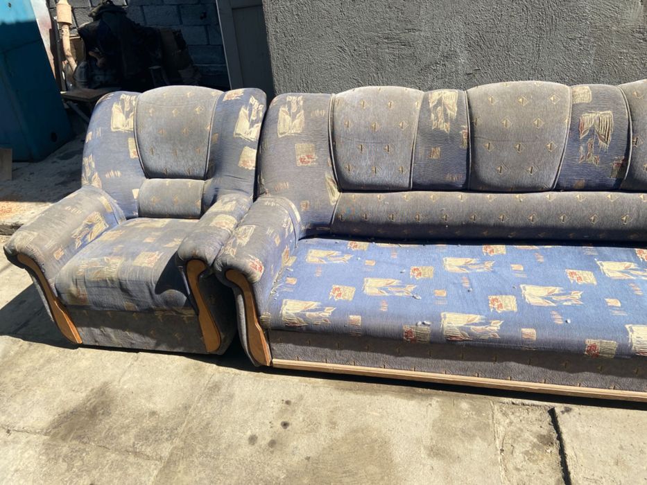 Диван с креслом даром