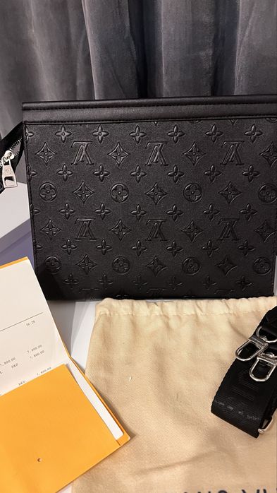 Louis vuittion clutch bag
