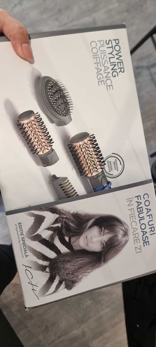 Perie rotativă empowered by Cristina Ich 1000W + 5 accesorii BaByliss