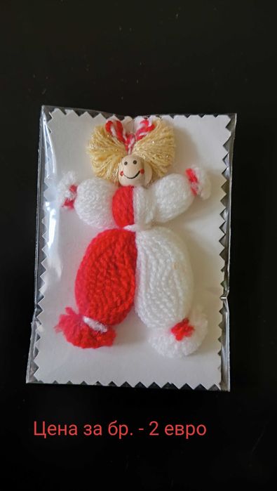 Продавам ръчно плетени мартеници