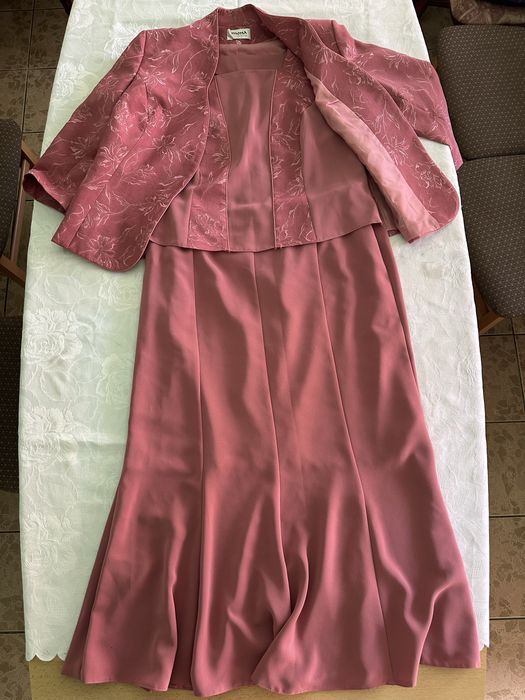 Compleu roz: sacou, bluza si fusta marimea 52