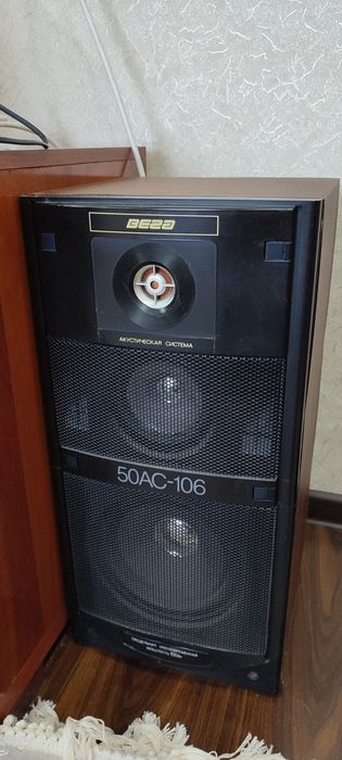 Вега колонкалари ва усилитель сотилади